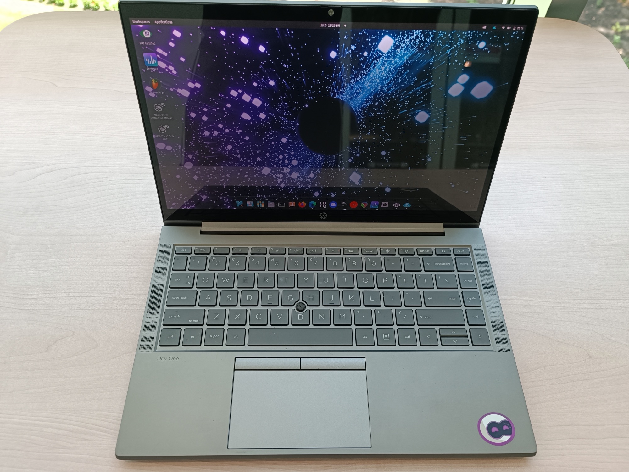 HP Dev One Review : A Unique Collaboration between HP and System76